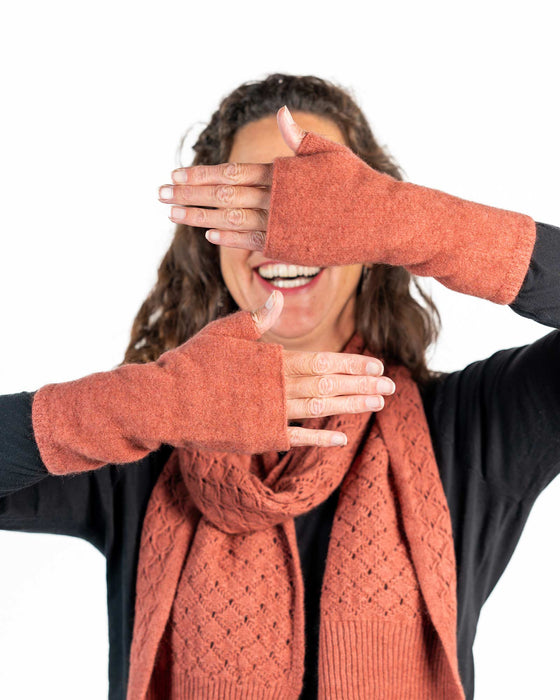 NX553 Hand Warmers Possum Merino Rosewood