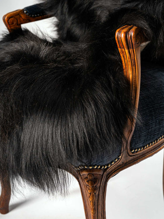 Black Icelandic sheepskin rug #014 detail