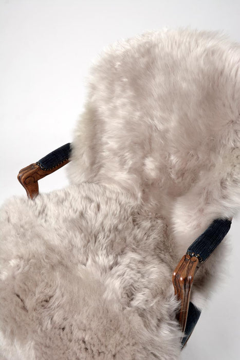 Sheepskin rug New Zealand - warm light grey