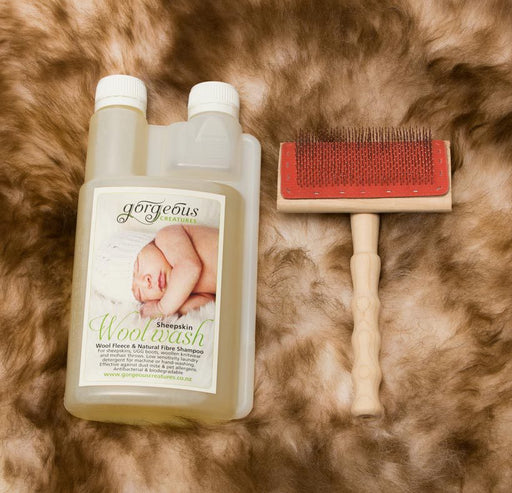 Pet sheepskin bed shampoo & brush